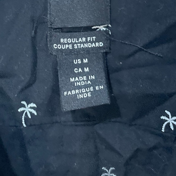 H & M men’s short sleeve button up shirt with palm trees - Picture 2 of 3